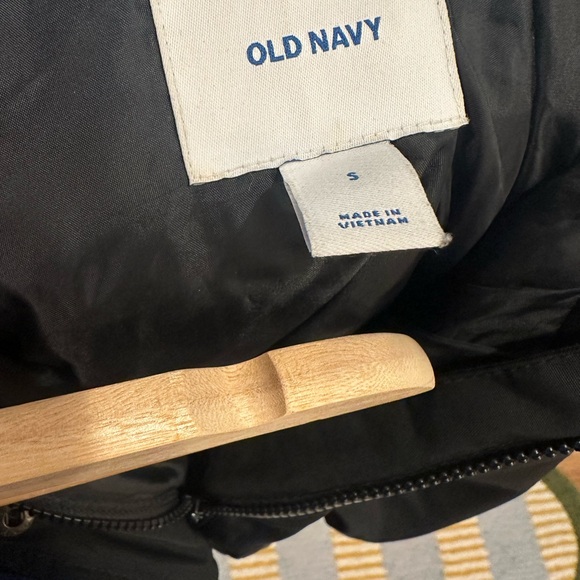 Old Navy Black Jacket Y2K early 2000’s style faux fur hood size S zip front - Picture 4 of 7